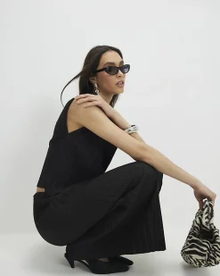Black Plisse Asymmetric Hem Tank Top